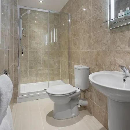 Konukevi Beechwood 4*
